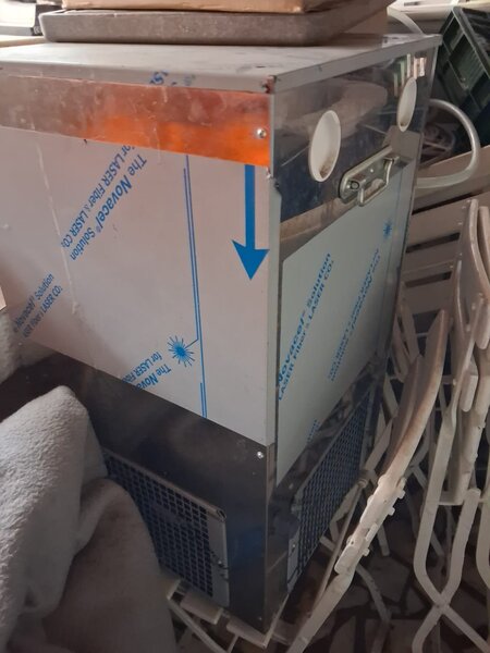 Ofer sprea vanzare mobilier restaurant si bucatarie echipata.