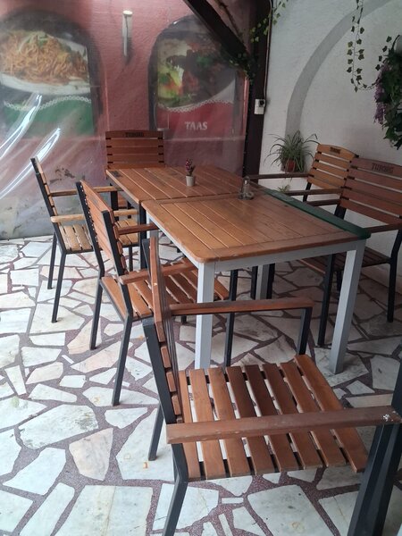Ofer sprea vanzare mobilier restaurant si bucatarie echipata.