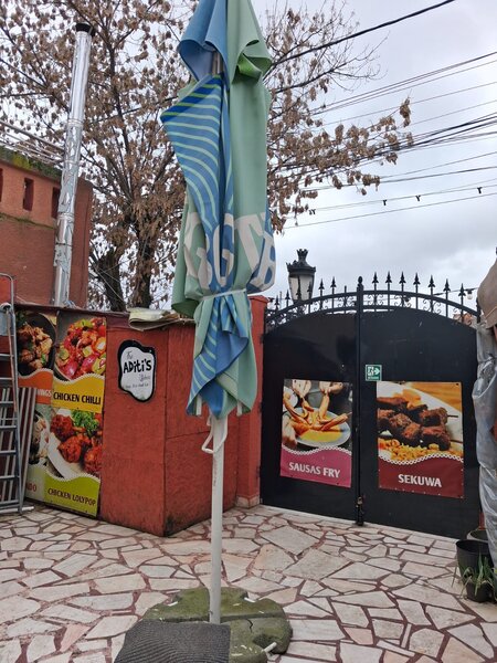 Ofer sprea vanzare mobilier restaurant si bucatarie echipata.