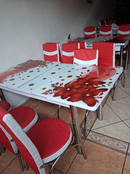 Ofer sprea vanzare mobilier restaurant si bucatarie echipata.