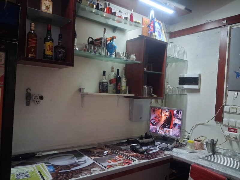 Ofer sprea vanzare mobilier restaurant si bucatarie echipata.