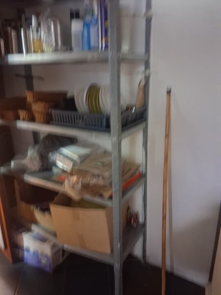 Ofer sprea vanzare mobilier restaurant si bucatarie echipata.