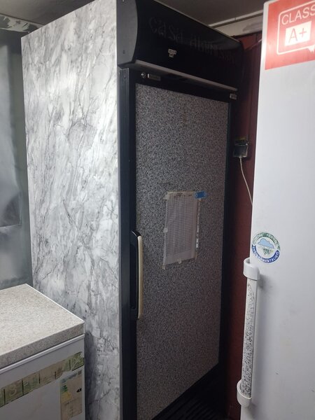 Ofer sprea vanzare mobilier restaurant si bucatarie echipata.