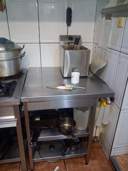 Ofer sprea vanzare mobilier restaurant si bucatarie echipata.